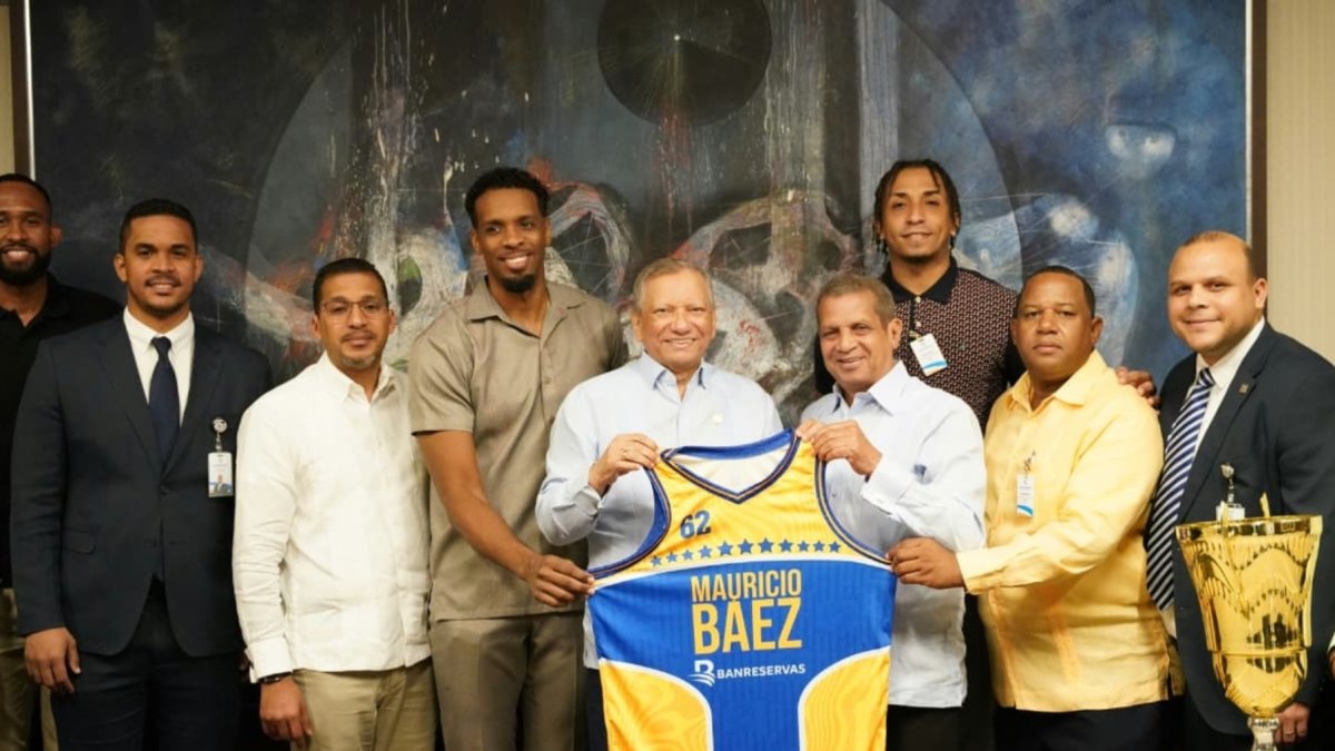 ¡Sigue celebración! Leonardo Aguilera recibe campeones del Mauricio Báez