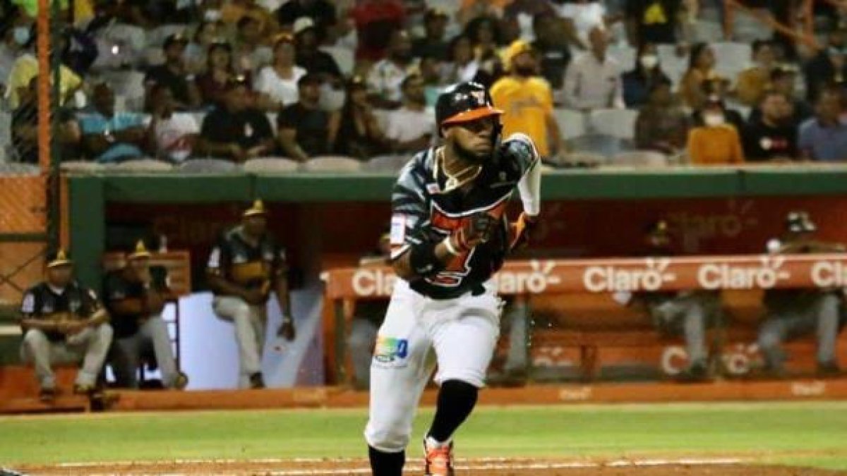 A64fdfe26 - De La Cruz pega grand slam en triunfo Toros