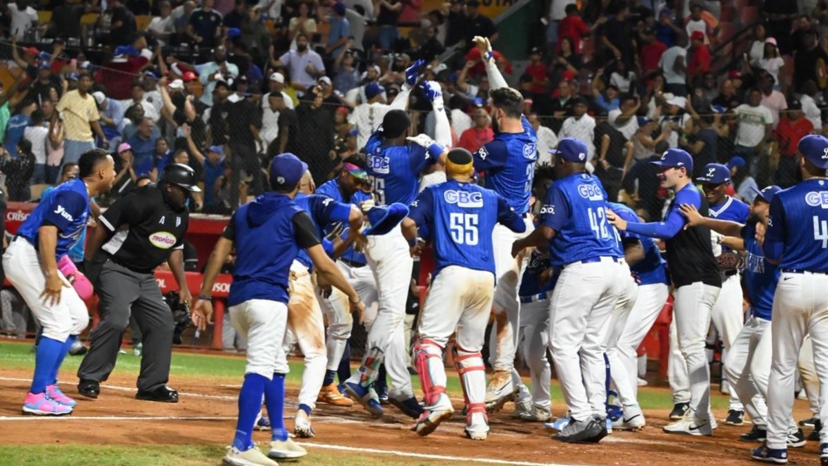 Badb9052.r D.1455 969 4765 - Con jonrón de Ronny Mauricio, Licey deja en el terreno al Escogido