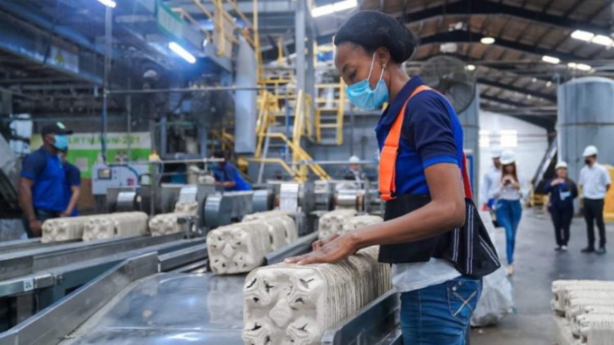 Aa635ea13 - Actividad manufactura registra sube de 52.1 a 59.42 en noviembre