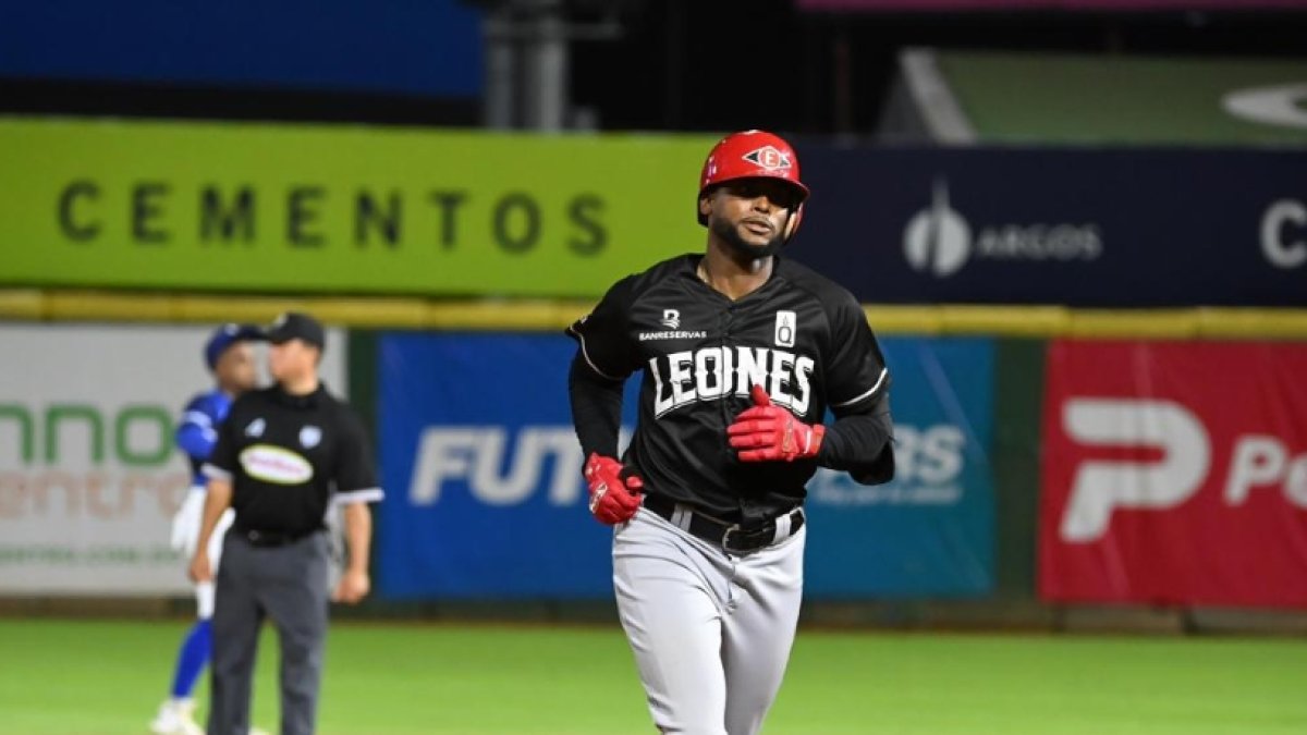 Ead57c580 - Canario explota con 2 Hrs en triunfo Escogido