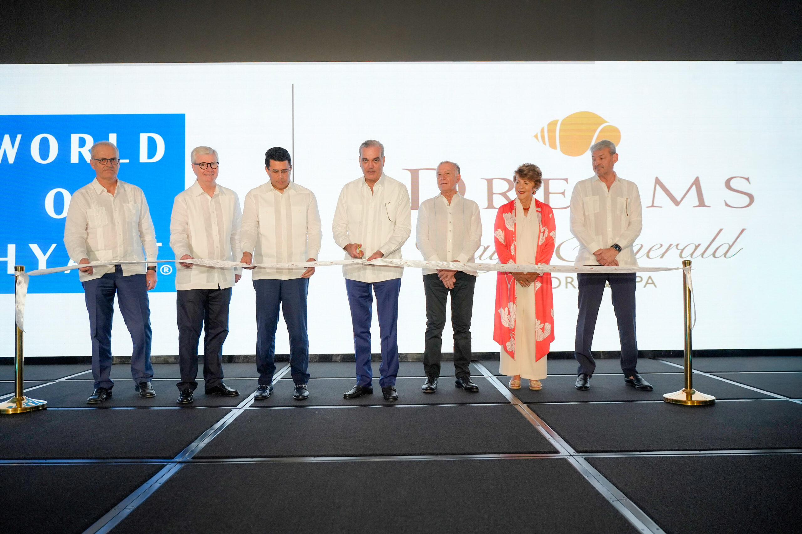 Foto Principal 3 Scaled 1 - Presidente Luis Abinader encabeza inauguración de nuevos hoteles Secrets Playa Esmeralda y Dreams Playa Esmeralda