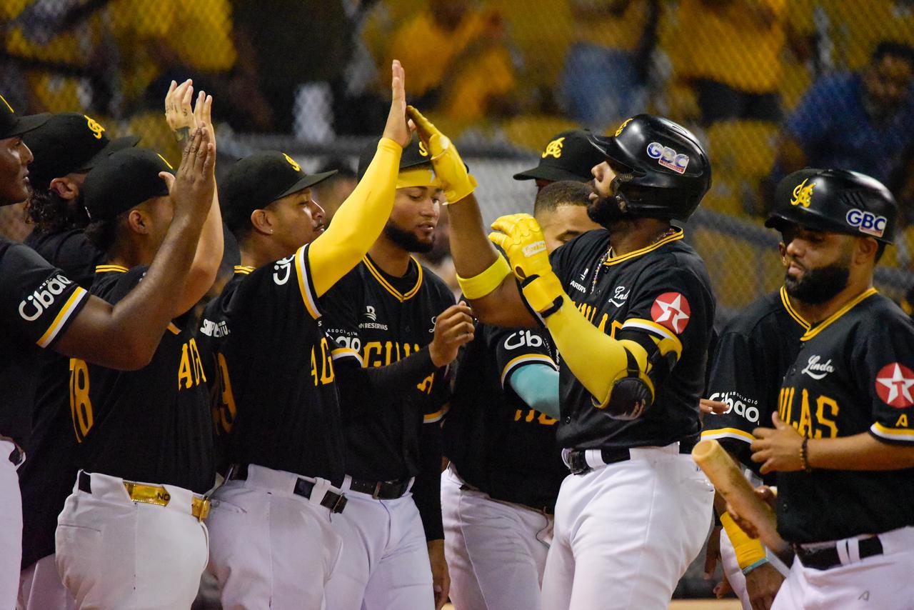 IMG 20251209 WA0256 - Águilas Cibaeñas dominan a los Gigantes y se mantienen invencibles en su nido