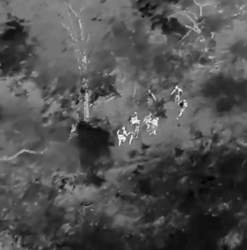 IMG 4191 - Ejército detiene a ocho haitianos irregulares detectados por drones en Palo Blanco, Dajabón