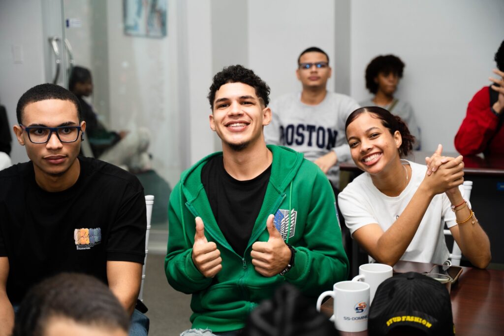 Cb97a66b 908e 4ee4 Adef 679840c7e9cc 1024x682 1 - Atletas olímpicos imparten charla “Activa tu Espíritu Olímpico” a estudiantes del ITLA